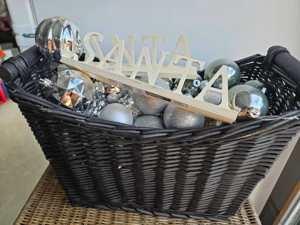 Christmas Ornaments & Wicker Baskets thumbnail