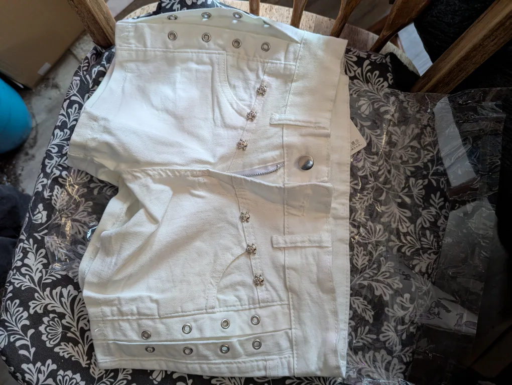 🥕 Brand new in bag with tags White Denim Shorts with Skull studs