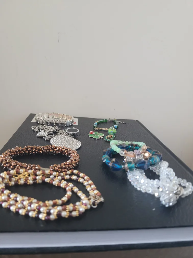 Assorted Costume Jewellery thumbnail