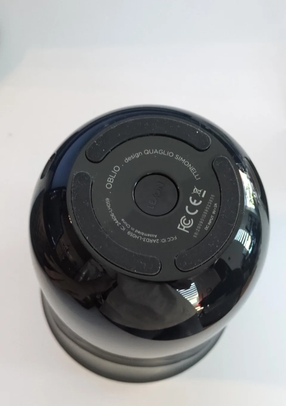 Oblio wireless charging station with UV sanitizer image indicator(4)