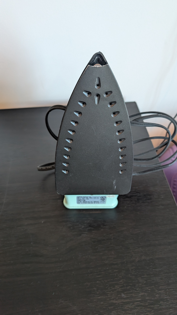 FREE Sunbeam Steam Iron - Light Green (broken tip) - photo 3
