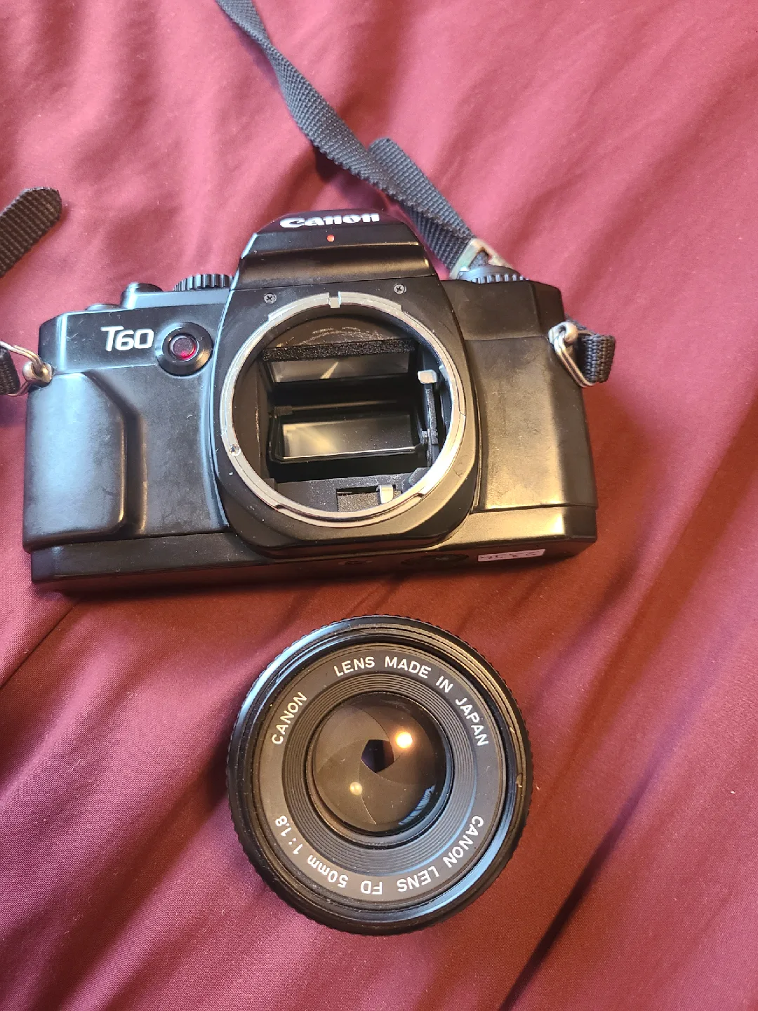 Canon T60 35mm Film Camera with 50mm Lens image indicator(5)