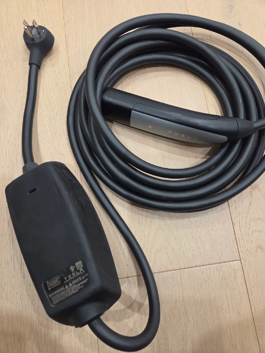 Tesla Universal Mobile Connector image indicator(2)