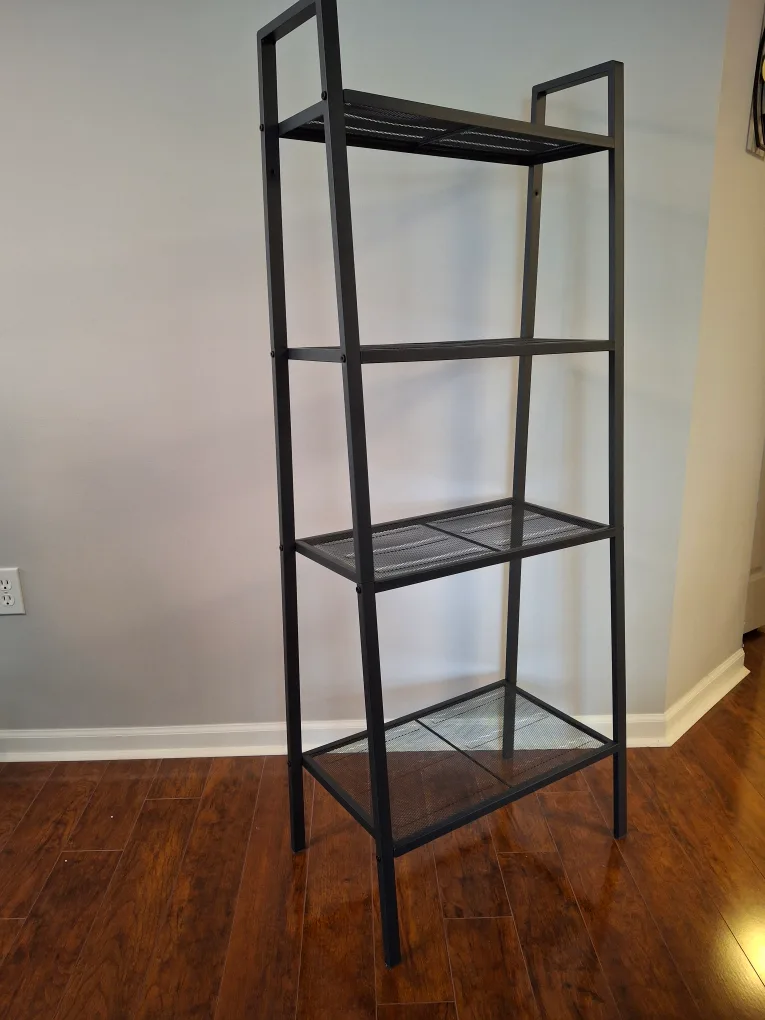 Metal shelving unit