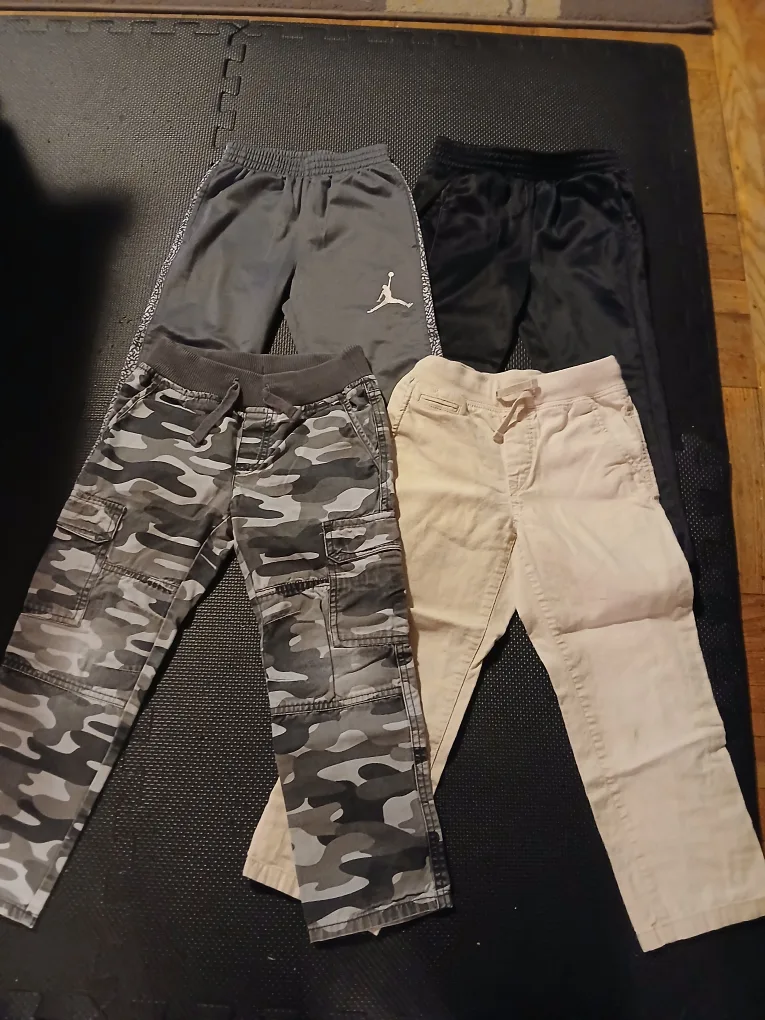 Kids' pants thumbnail