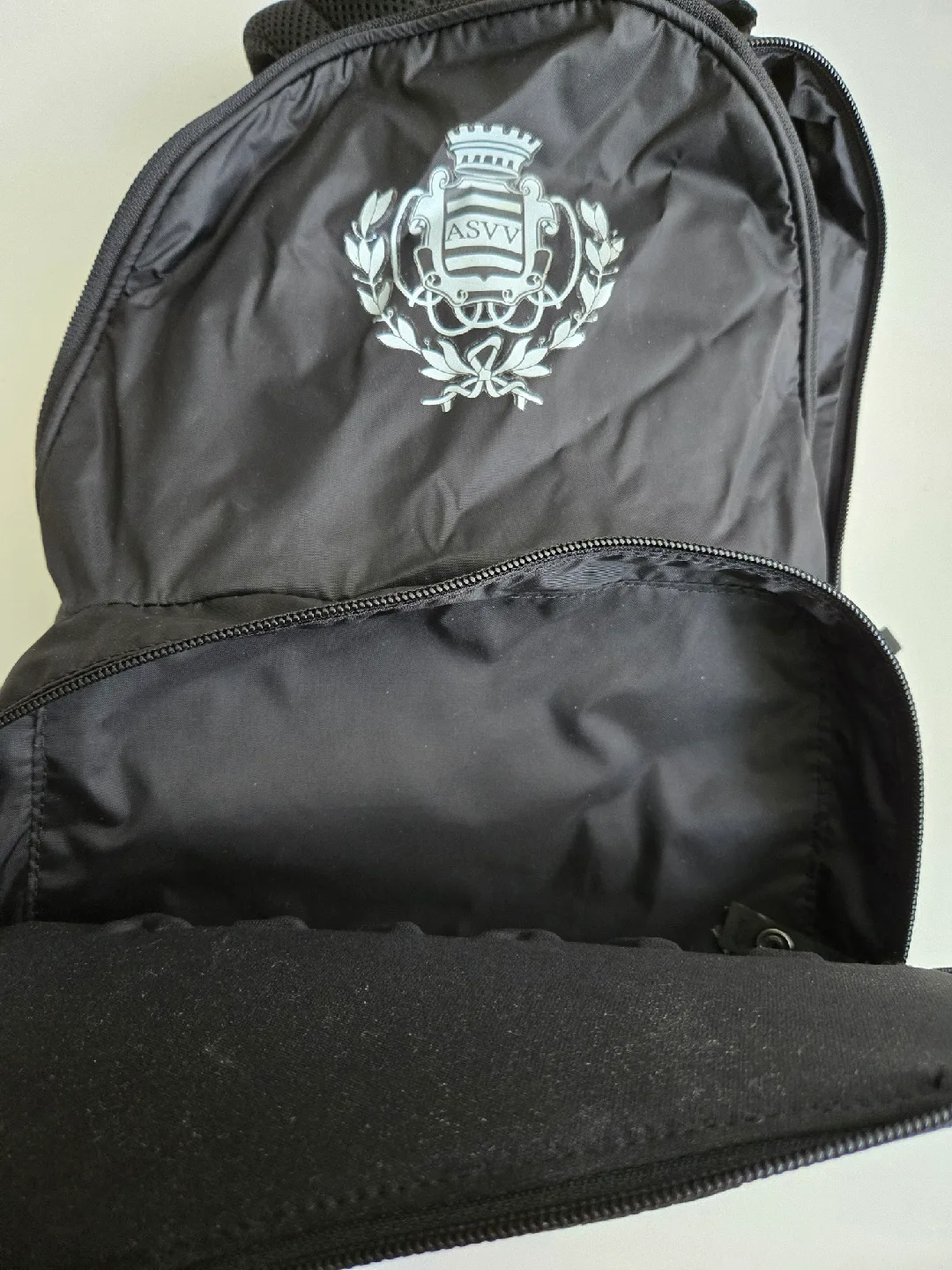 Oakley Packable Black Backpack image indicator(7)
