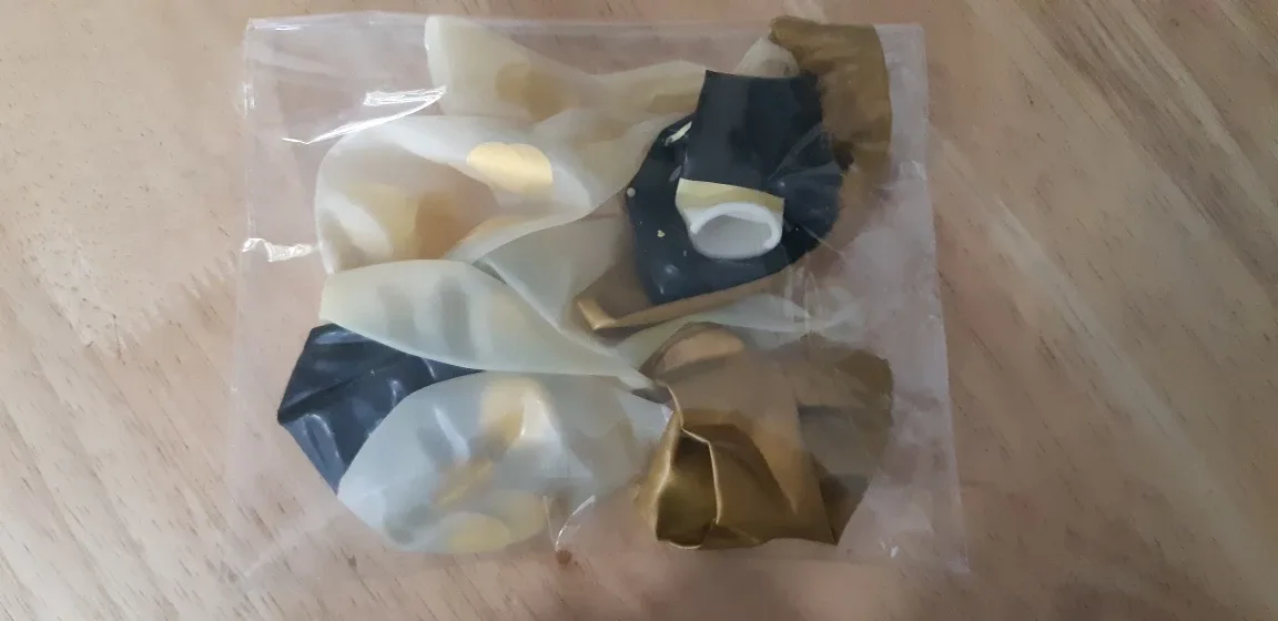 New ballons - Gold, Black, and gold Confetti image indicator(6)