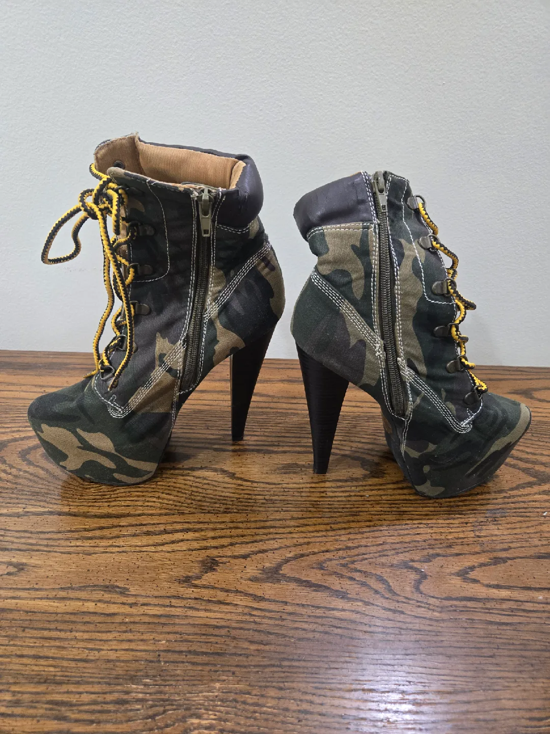 Camouflage Platform Heel Boots - Size 7.5 image indicator(2)