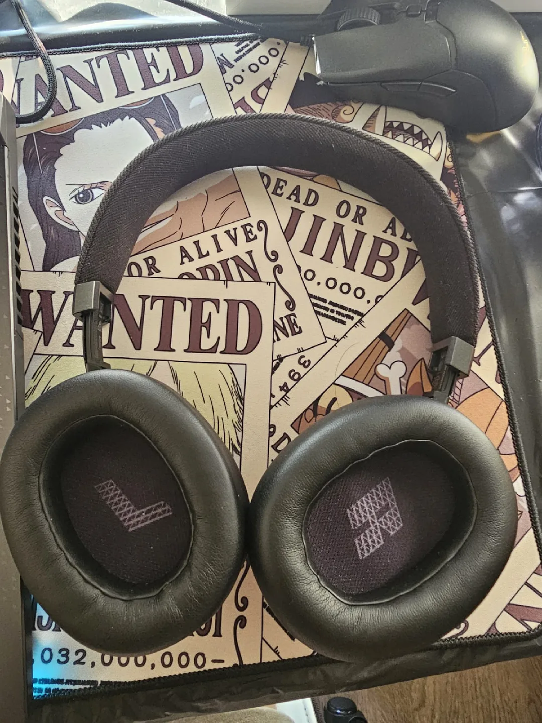 JBL Club 700BT Over-Ear Headphones image indicator(2)