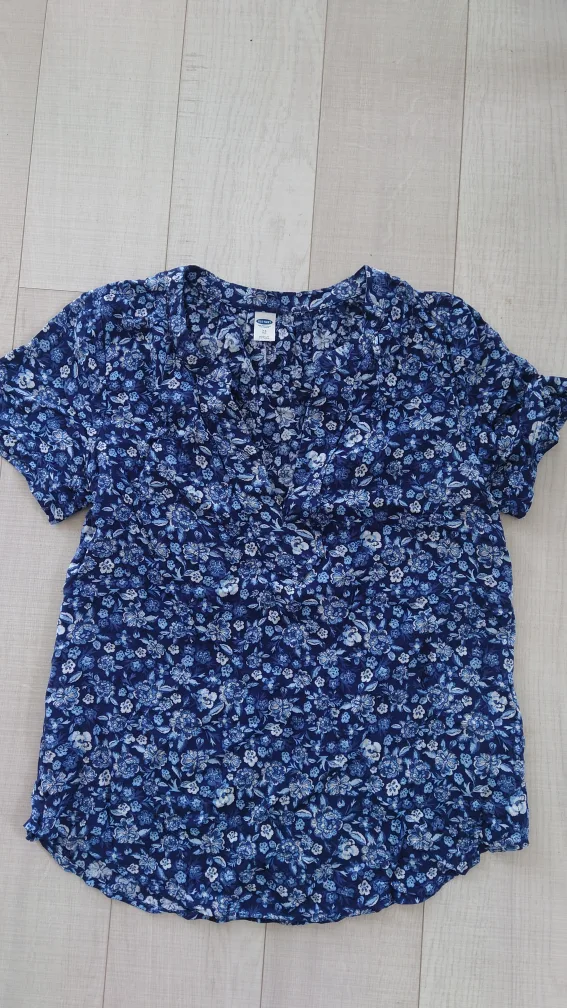 cute Gap top floral xs image indicator(2)
