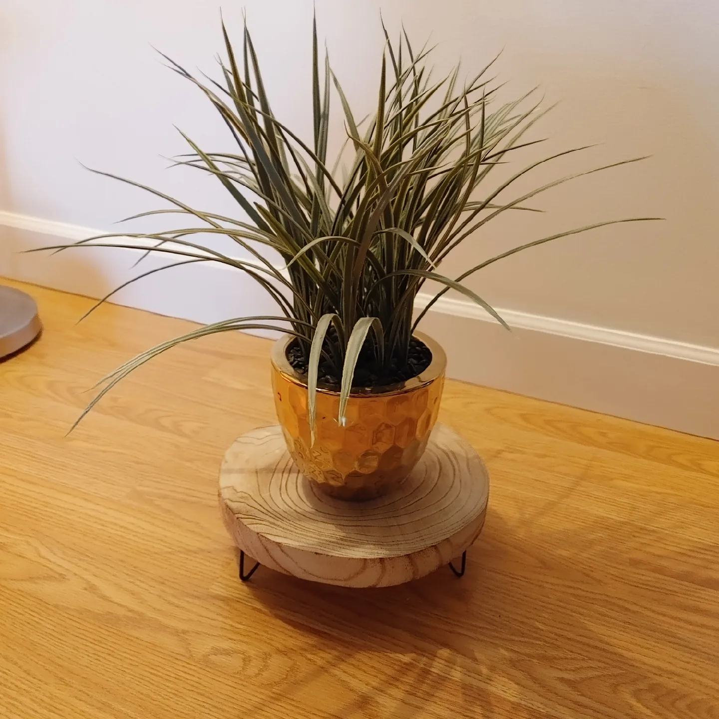 Natural Wood Slice Plant Stand thumbnail