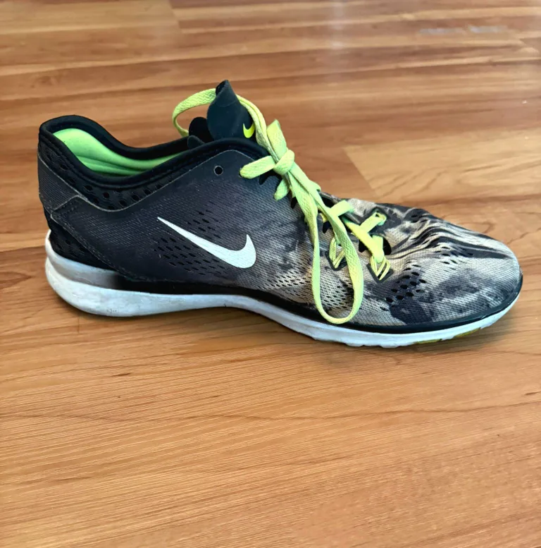 Nike Runners -Size 8 image indicator(2)