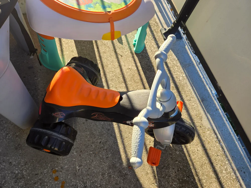 Harley-Davidson Lil' Rider Motorcycle Ride-On Toy image indicator(2)