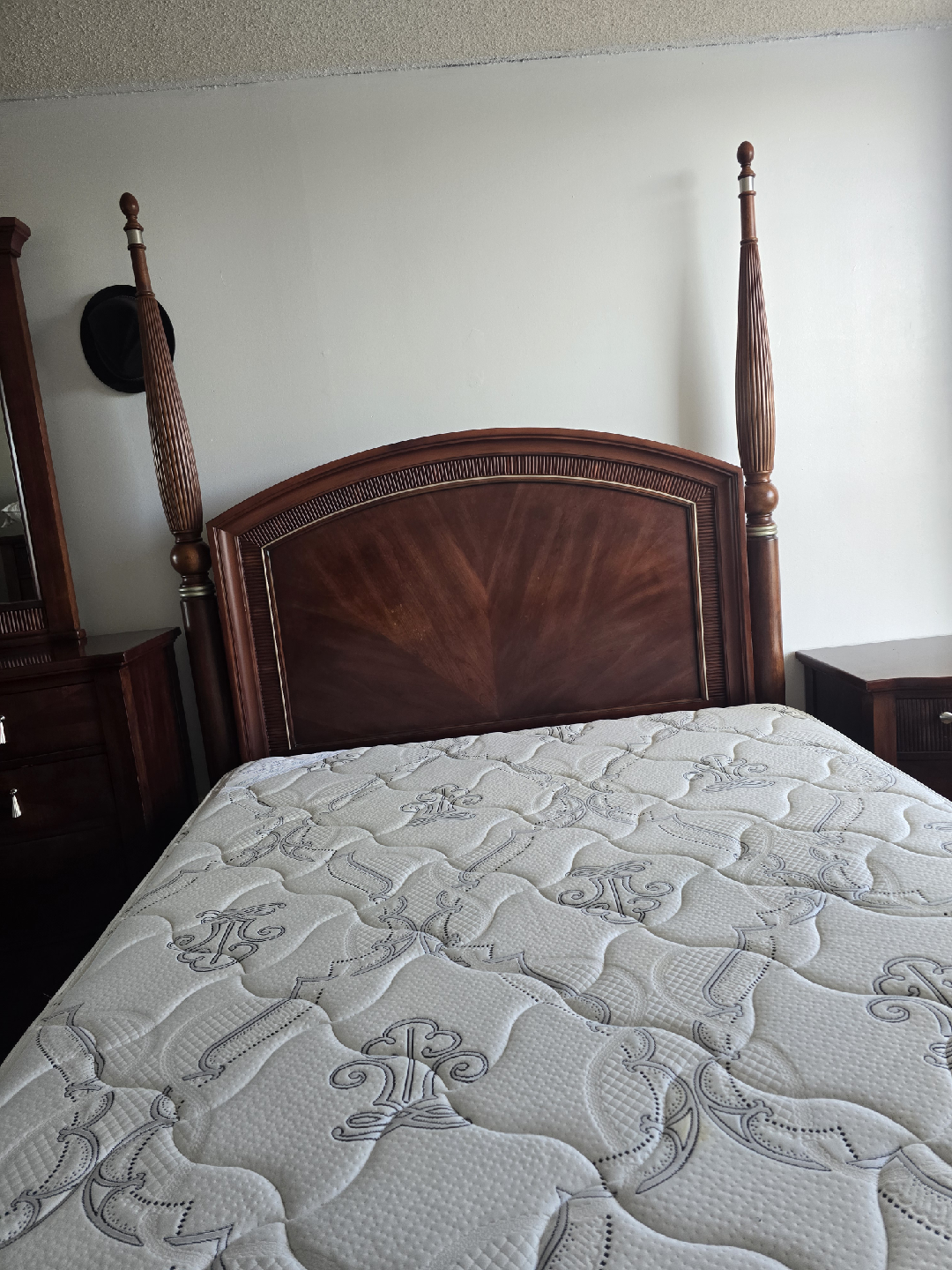 Bedroom Set - Bed, Dresser, Nightstand - photo 3