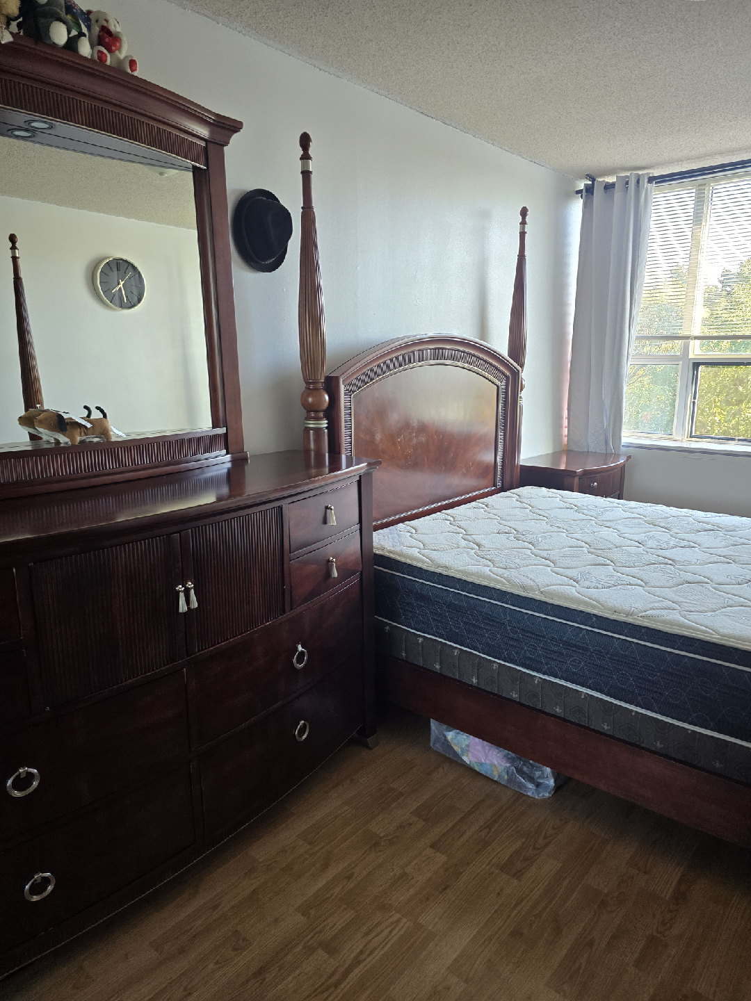 Bedroom Set - Bed, Dresser, Nightstand - photo 5