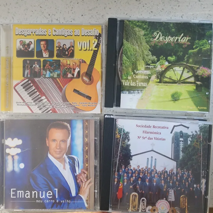 FREEEE Portuguese Bibles /  Music CDs  / VHS tapes
