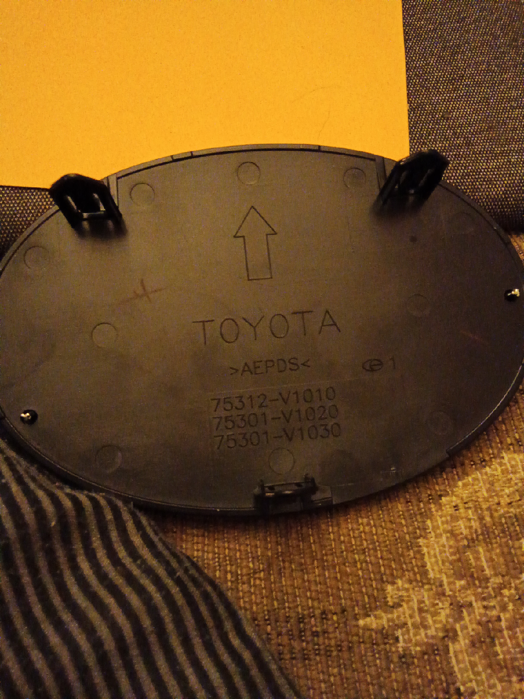 Toyota Front Emblem - photo 3