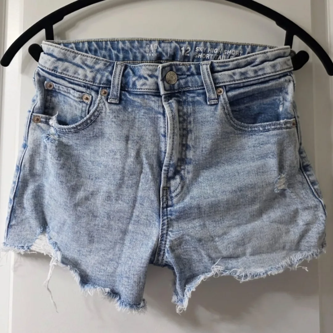 Gap Shorts - set of 4 - for ages 10 to 12 image indicator(3)