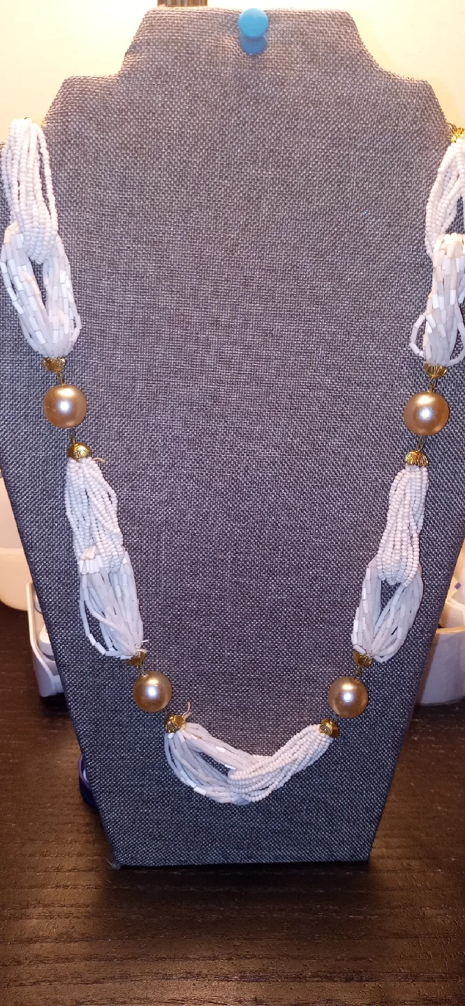 White Beaded Necklace with Pearl Accents image indicator(8)