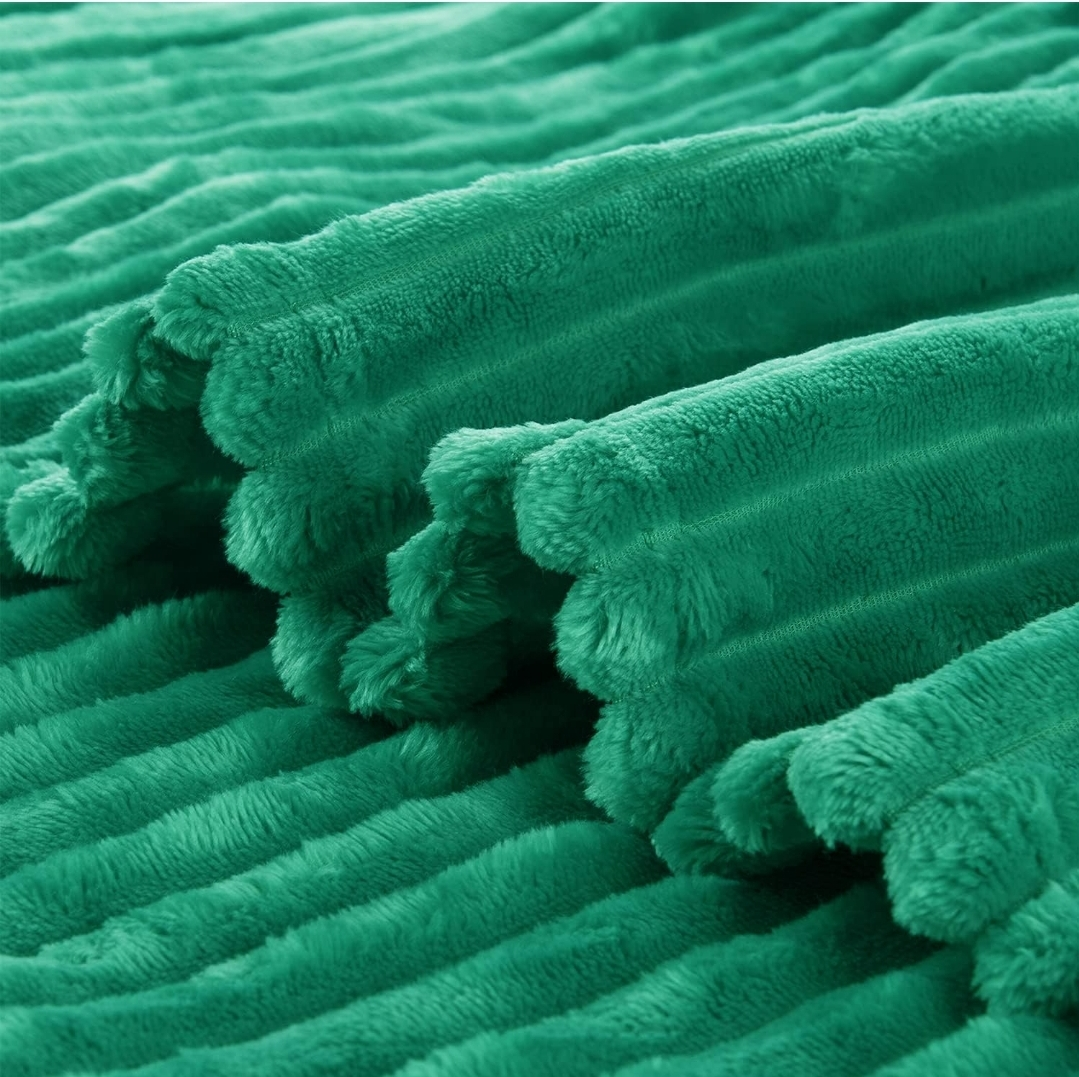 Green Fleece Blanket.     30 in × 40 in - photo 2