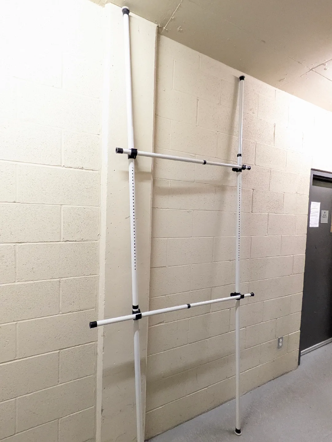 Floor to ceiling Adjustable Clothes Rack - White image indicator(5)