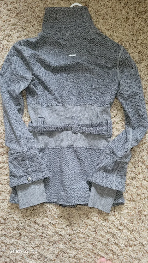 Lululemon Activewear Jacket size 4 image indicator(2)