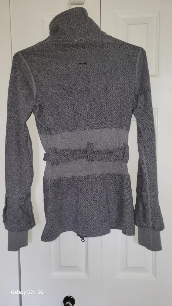 Lululemon Activewear Jacket size 4 image indicator(3)