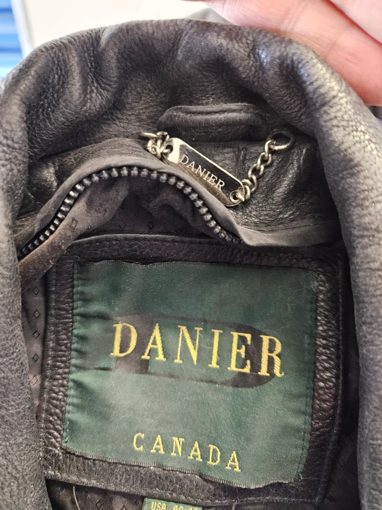 Danier Canada Leather Jacket - Size L image indicator(4)
