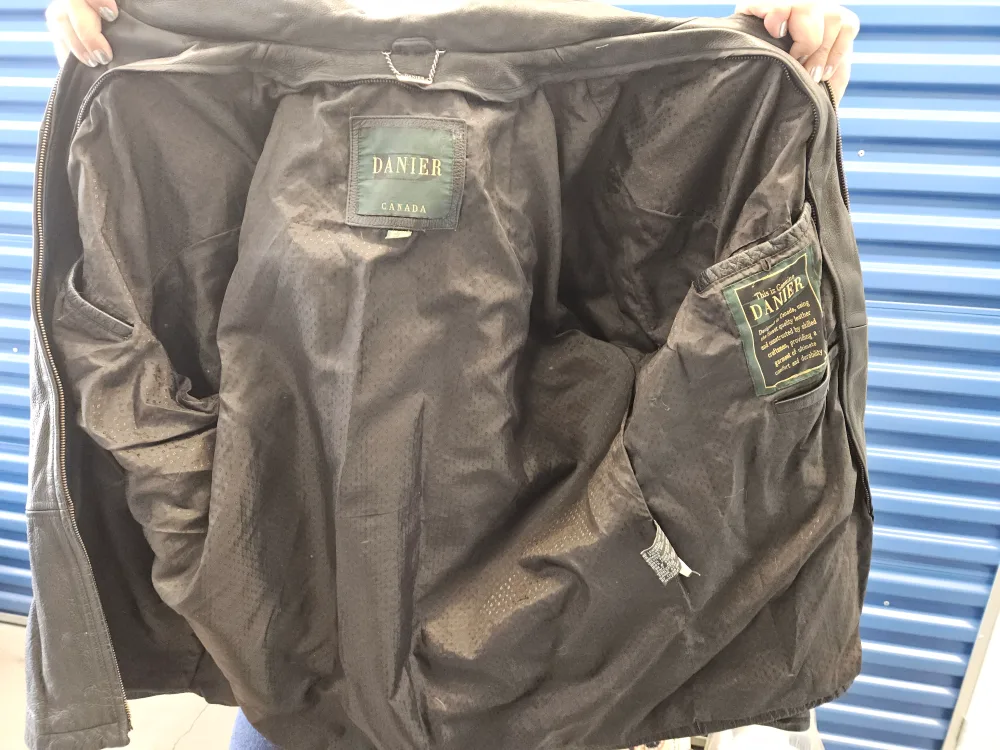 Danier Canada Leather Jacket - Size L image indicator(5)