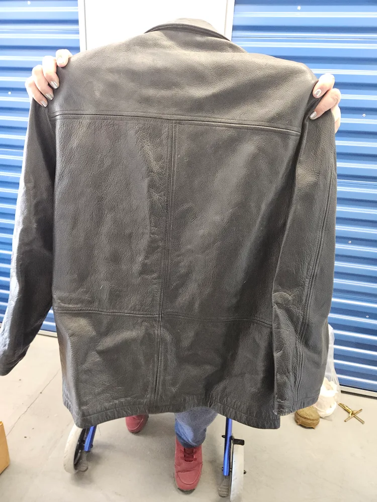 Danier Canada Leather Jacket - Size L image indicator(6)