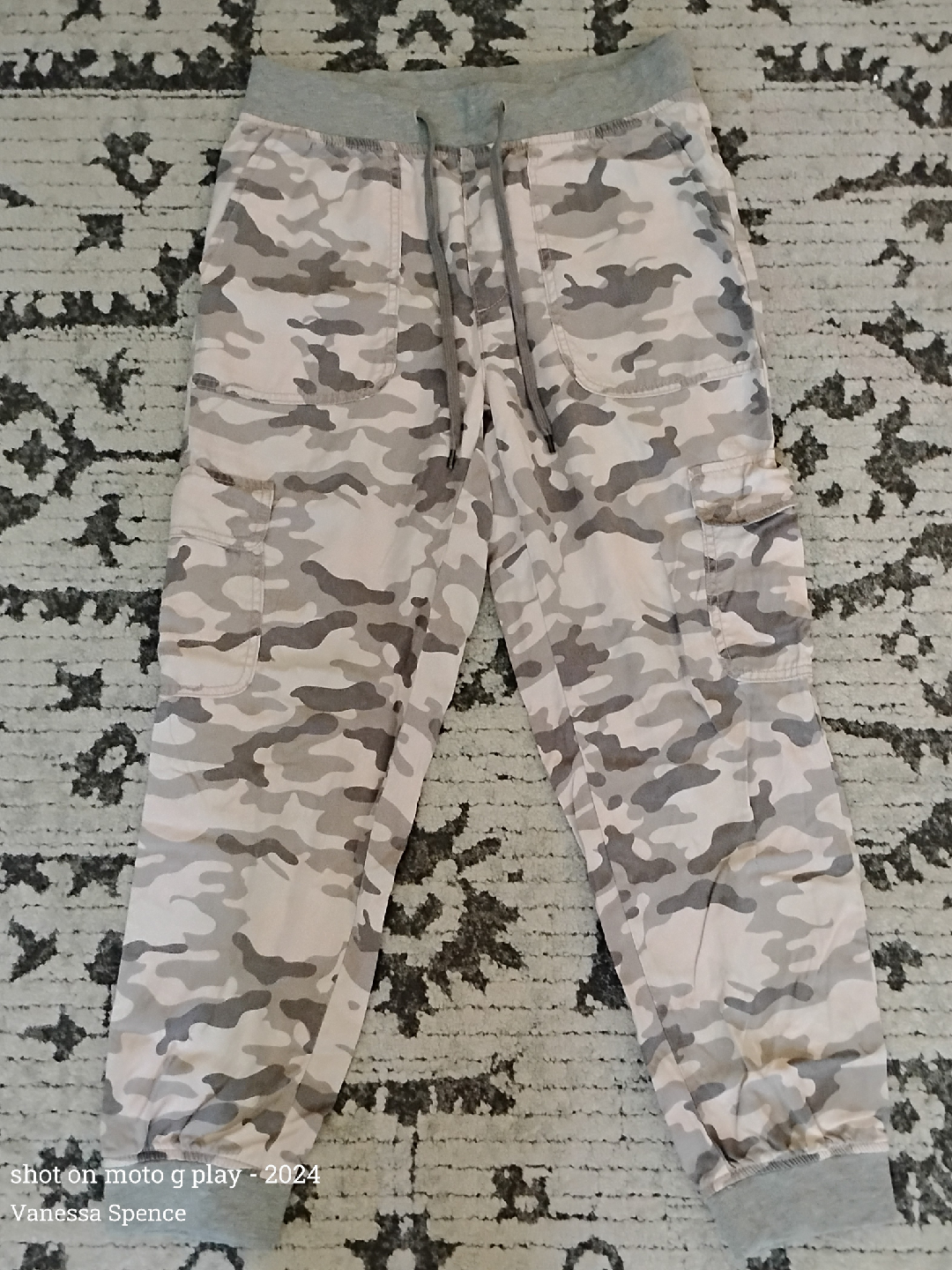 American Eagle Camo Cargo Pants - Size S