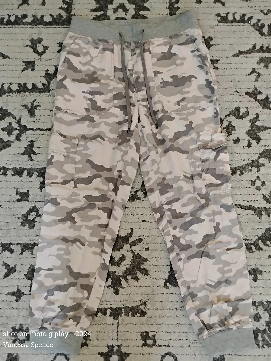 American Eagle Camo Cargo Pants - Size S thumbnail