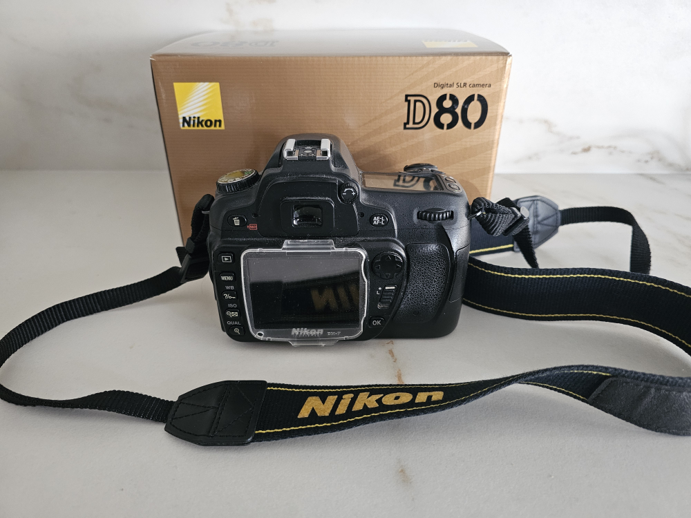 Nikon D80 Digital SLR Camera Body. Needs repair. Accessories. - photo 4