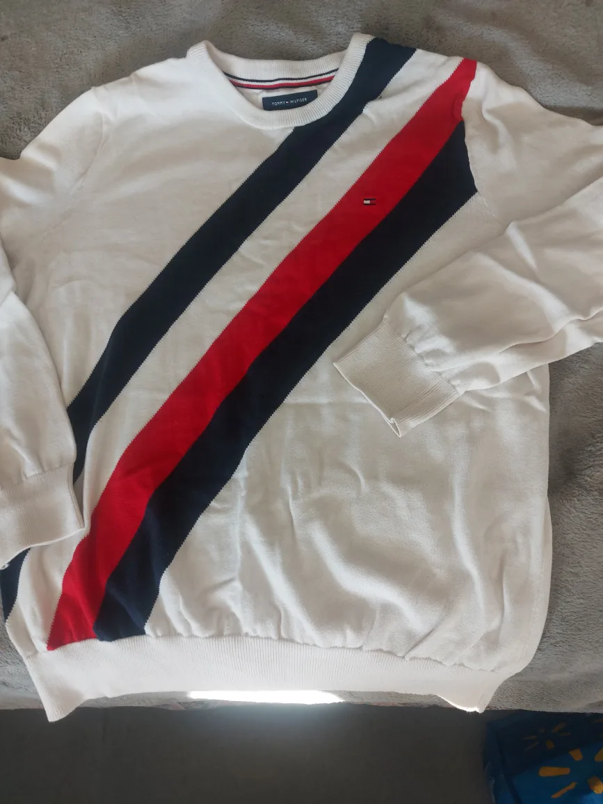 **"TOMMY HILFIGER" THIN-COTTON SHIRT/SWEATER** image indicator(2)