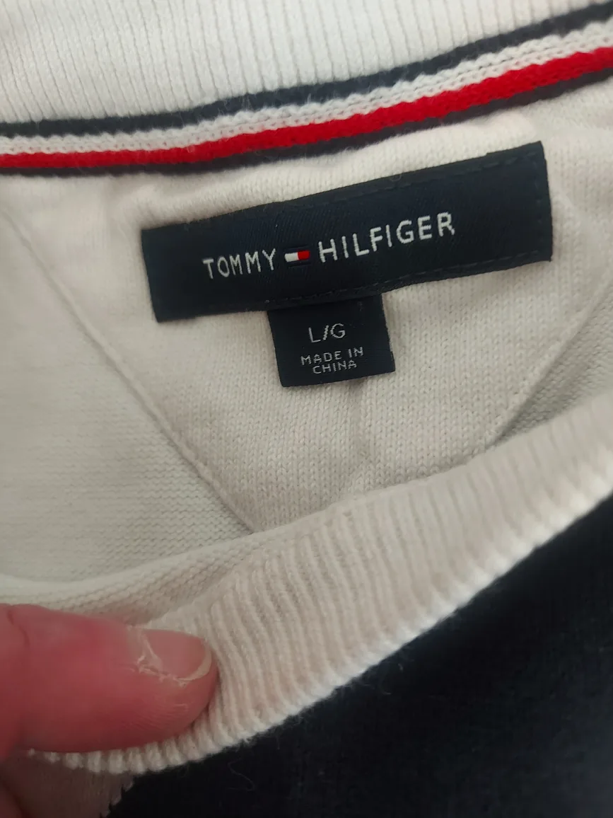 **"TOMMY HILFIGER" THIN-COTTON SHIRT/SWEATER** image indicator(3)