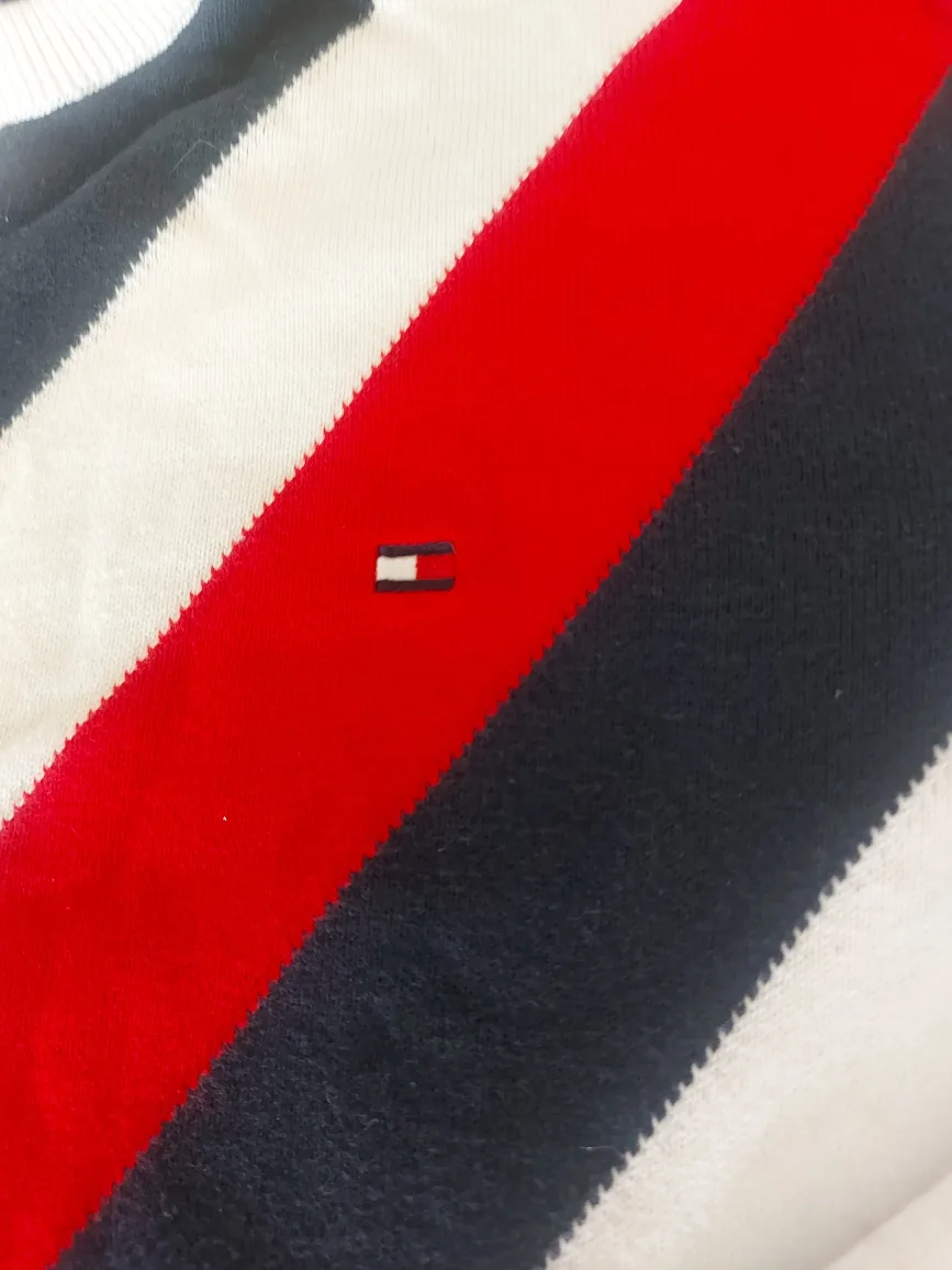 **"TOMMY HILFIGER" THIN-COTTON SHIRT/SWEATER** image indicator(4)