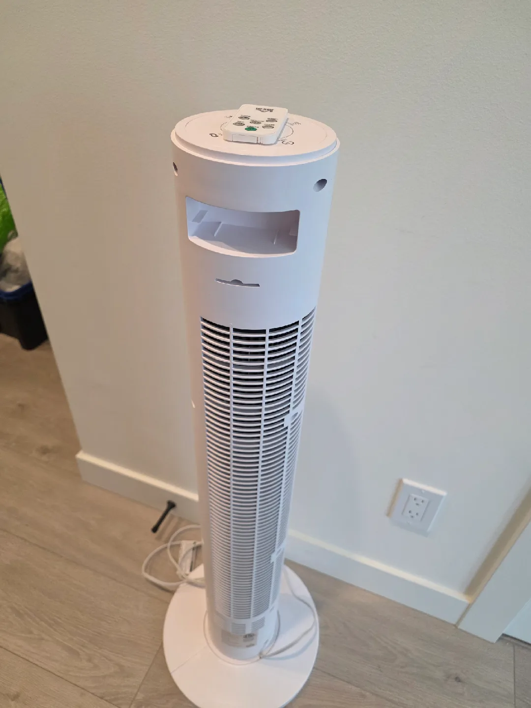 HOMCOM Freestanding Tower Fan - White image indicator(3)