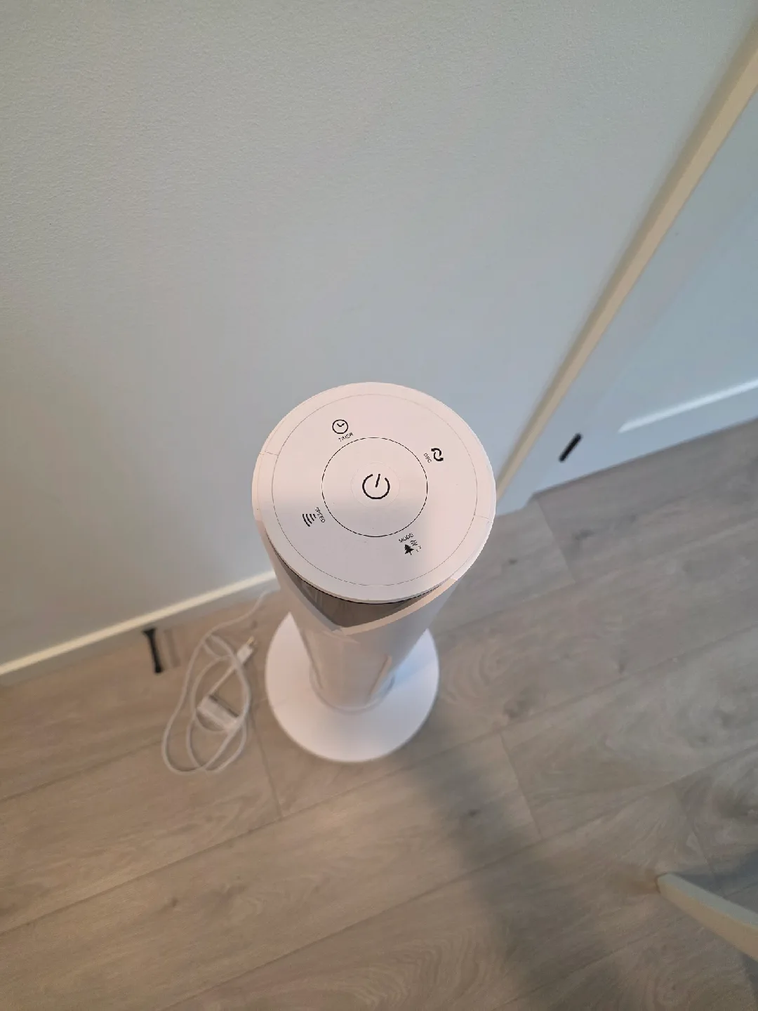 HOMCOM Freestanding Tower Fan - White image indicator(4)