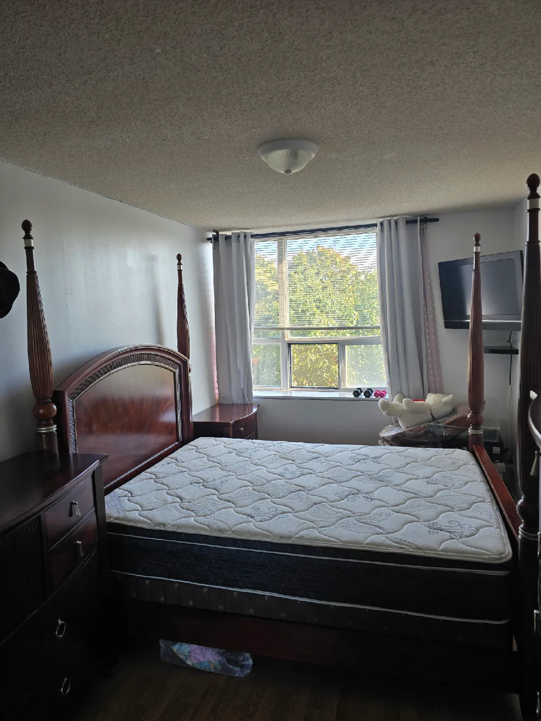 Bedroom Set - Bed, Dresser, Nightstand image indicator(7)