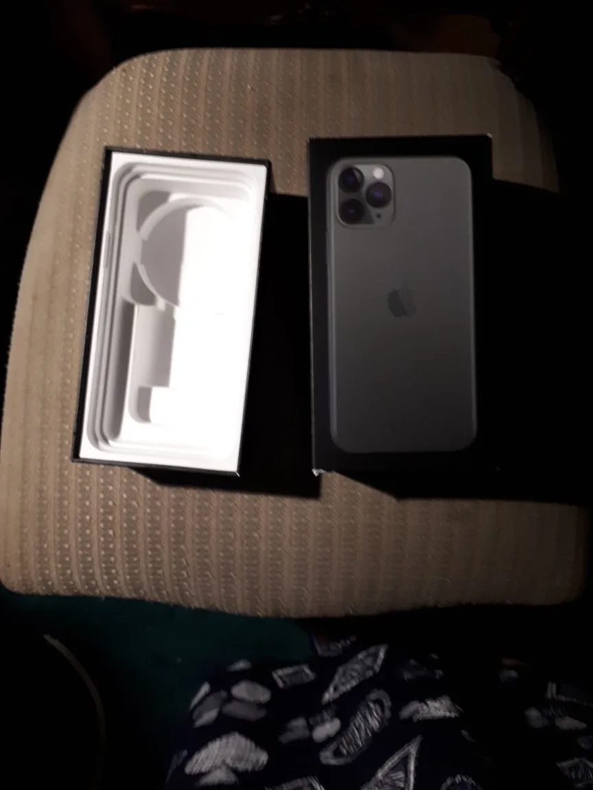 iPhone 11 Pro (256GB) empty box thumbnail