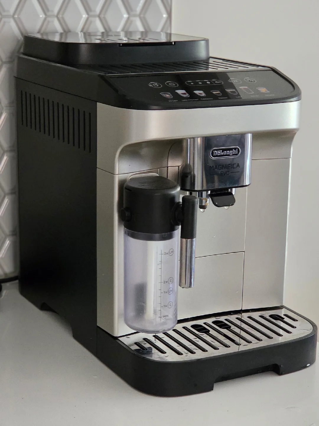 DeLonghi Magnifica EVO Espresso Machine thumbnail