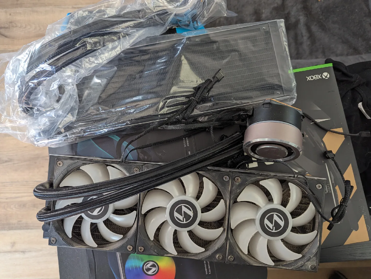 Lian Li Galahad AIO 360 RGB CPU Cooler - Black image indicator(2)