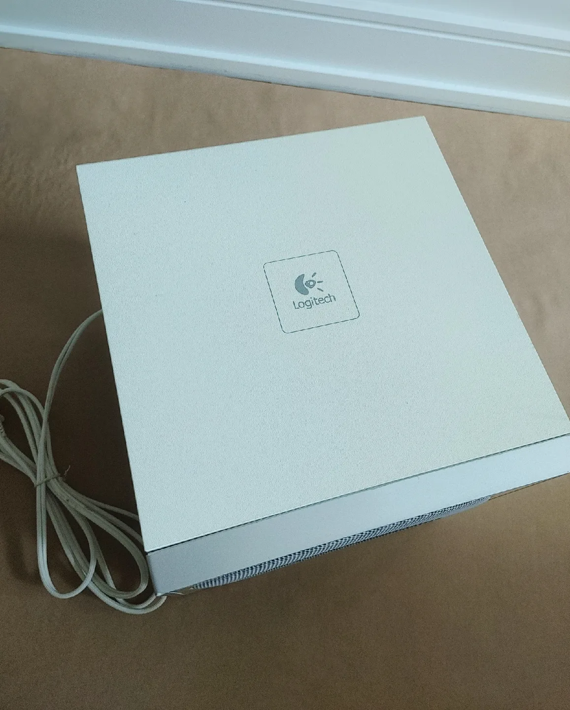 Logitech Z4i Subwoofer image indicator(2)