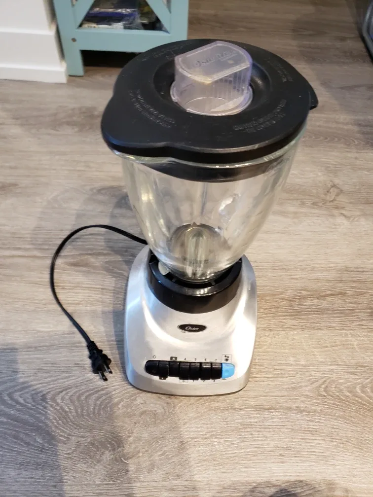 Oster Blender, Brita Water Filter, Roots Lunch Bag image indicator(2)