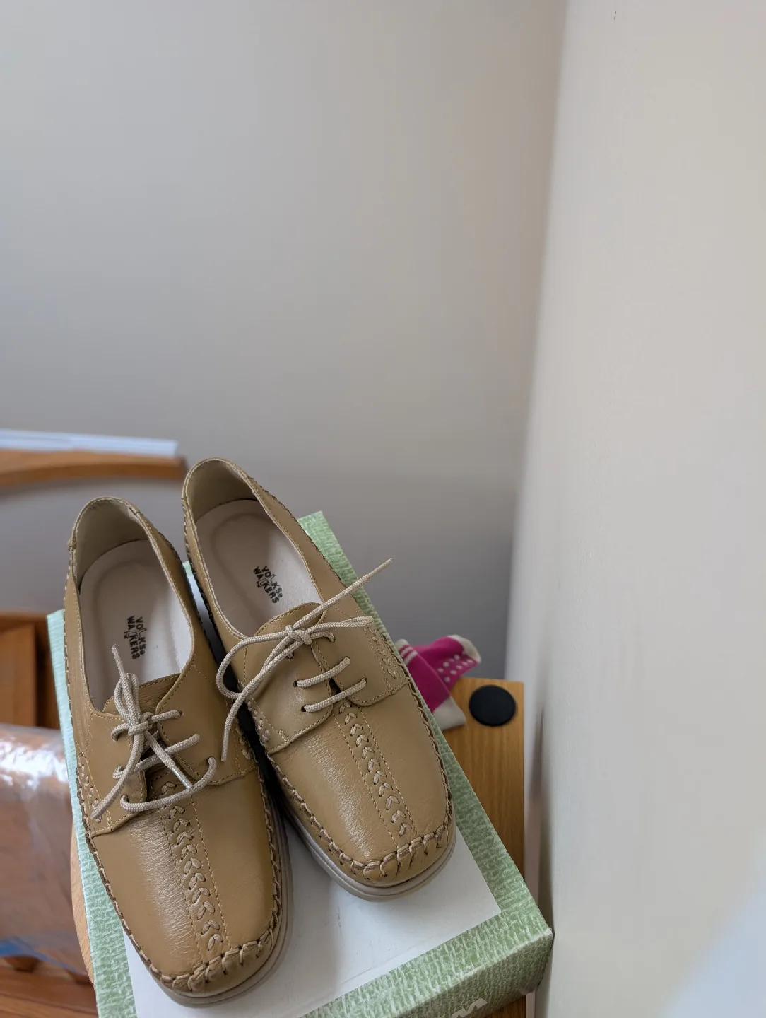 🥕Volks Walkers Beige Leather Shoes - Size 37 (4)🥕 image indicator(2)