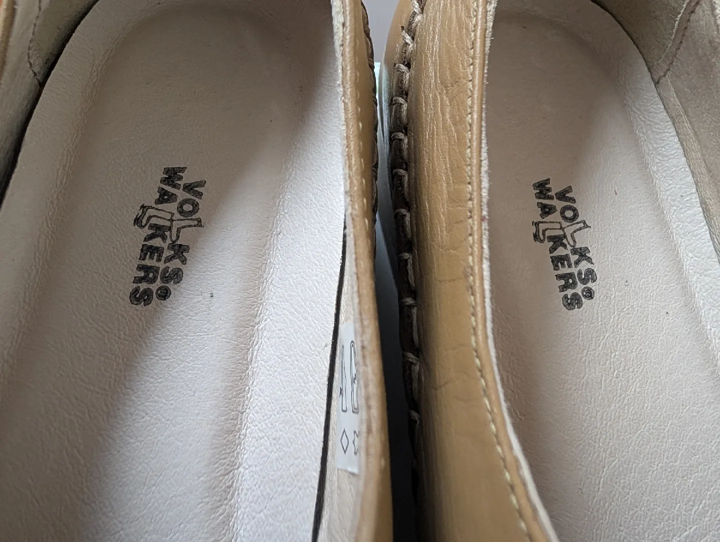 🥕Volks Walkers Beige Leather Shoes - Size 37 (4)🥕 image indicator(4)