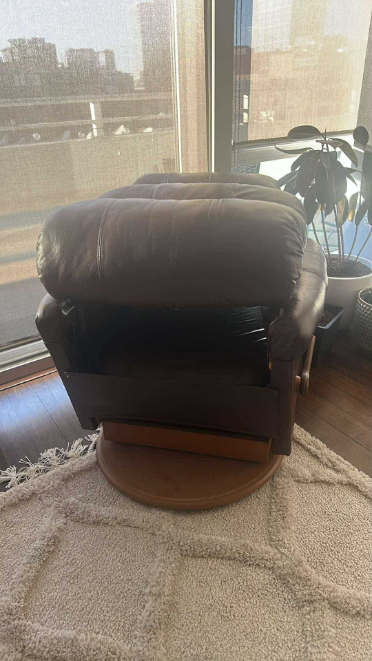 Brown Leather Recliner lazyboy - photo 3