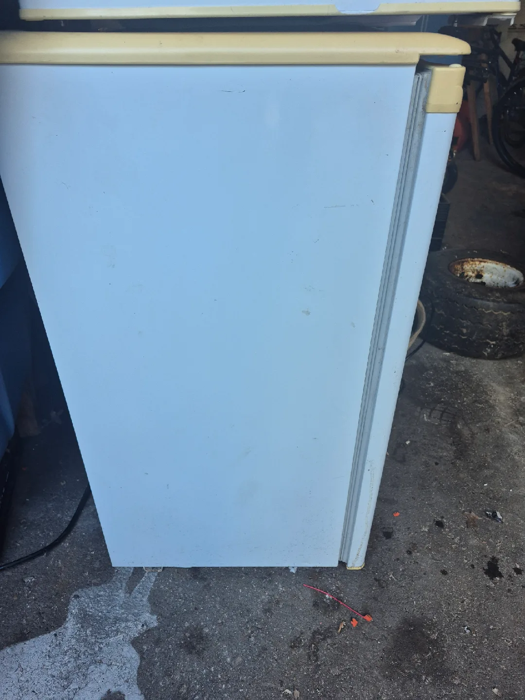 Danby Compact Refrigerator - White image indicator(3)