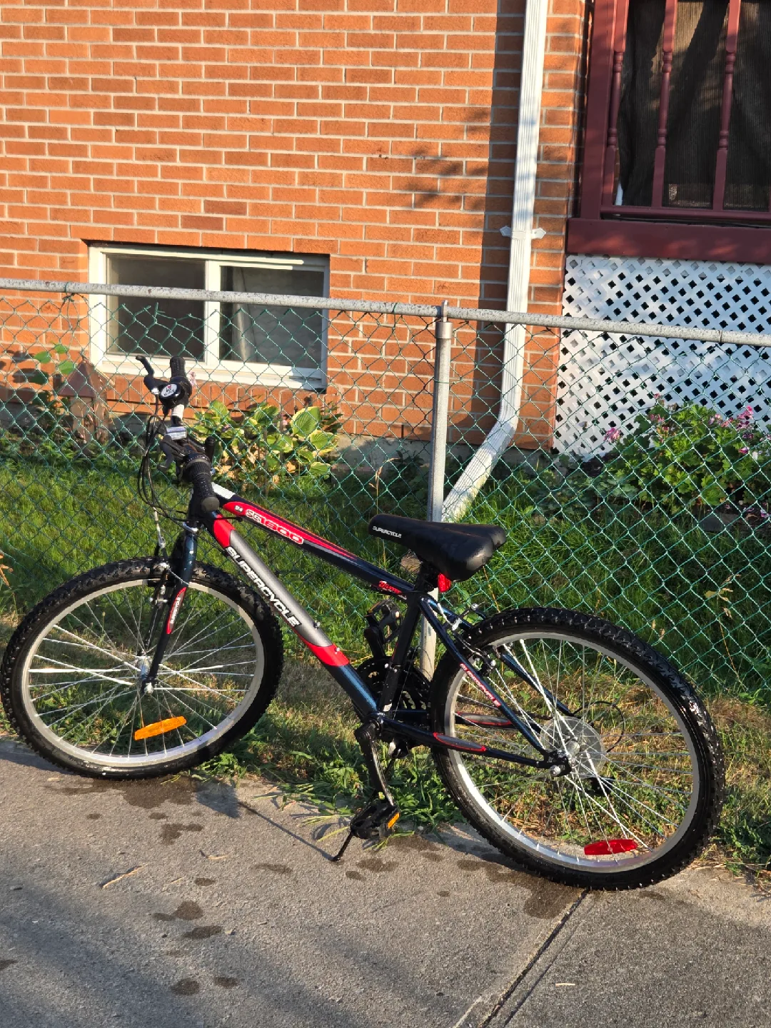 Supercycle SC1800 mountain Bike-Excellent condition thumbnail