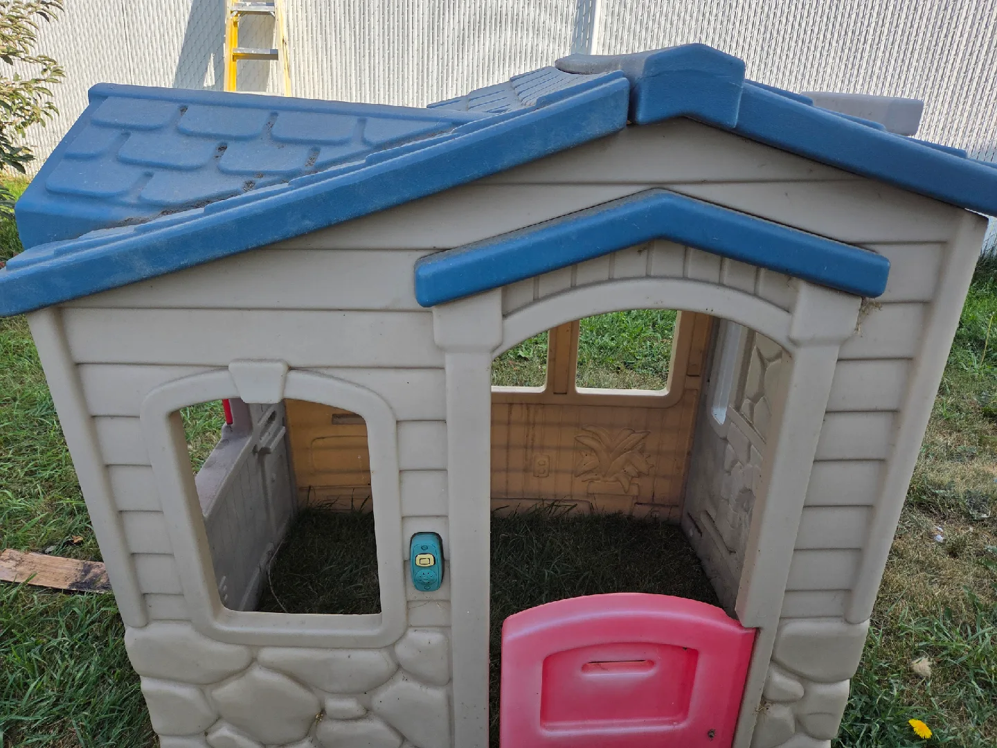 Little Tikes Playhouse - Blue & Beige